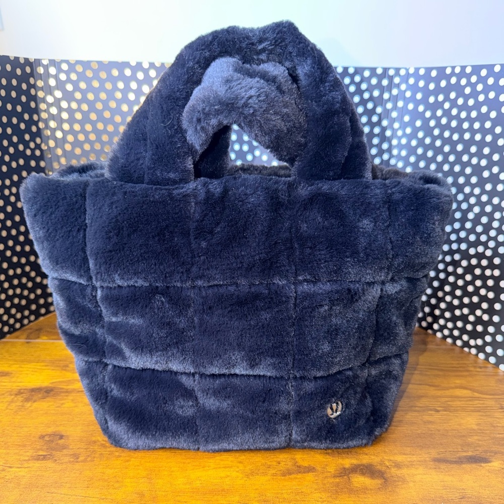 Lululemon Quilted Grid Tote Bag Mini 5L
*Plush Fleece in Black